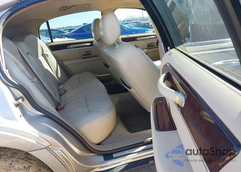 2007 Lincoln Town Car Signature Limited из США, поврежденный, VIN 1LNHM82V57Y625788